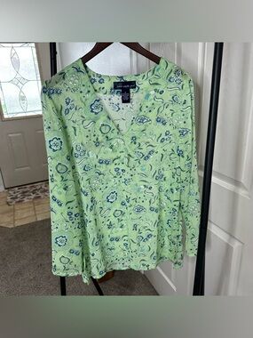 Susan Graver Light Green Floral V-Neck Long Sleeve Top 🛞